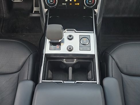 Used 2023 Land Rover Range Rover SE image 20
