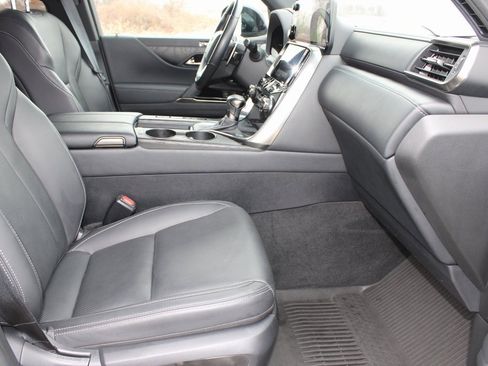 Used 2023 Lexus LX 600 4WD w/ Luxury Package image 15