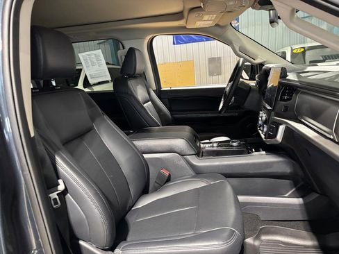 Used 2024 Ford Expedition XLT image 16
