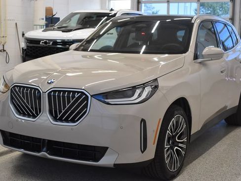 Used 2025 BMW X3 xDrive30i AWD/4WD image 9