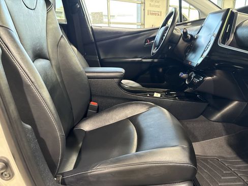 Certified 2020 Toyota Prius Prime Limited FWD image 25