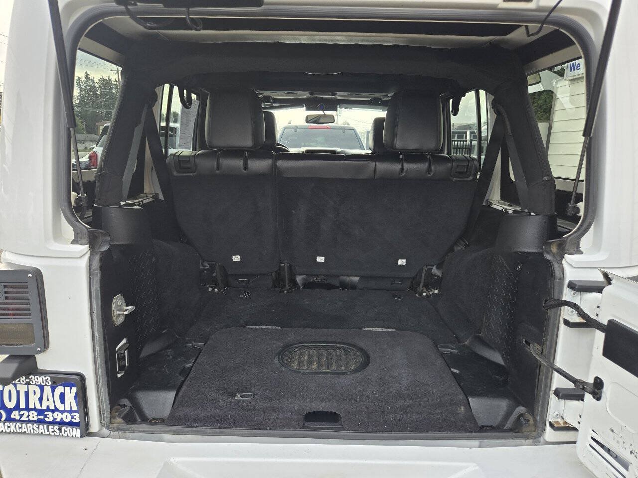 Used 2015 Jeep Wrangler Unlimited Sahara w/ Max Tow Package AWD/4WD image 6