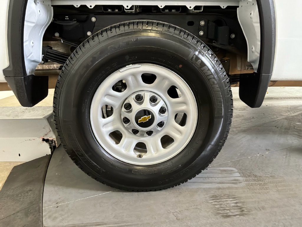 Used 2025 Chevrolet Silverado 3500 W/T AWD/4WD image 13