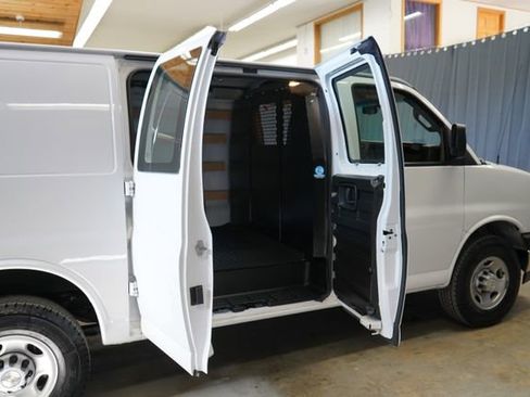 Used 2022 Chevrolet Express 2500 w/ Driver Convenience Package RWD image 32