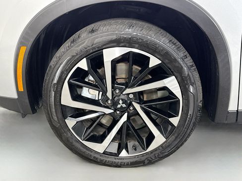Used 2024 Mitsubishi Outlander SE FWD image 38