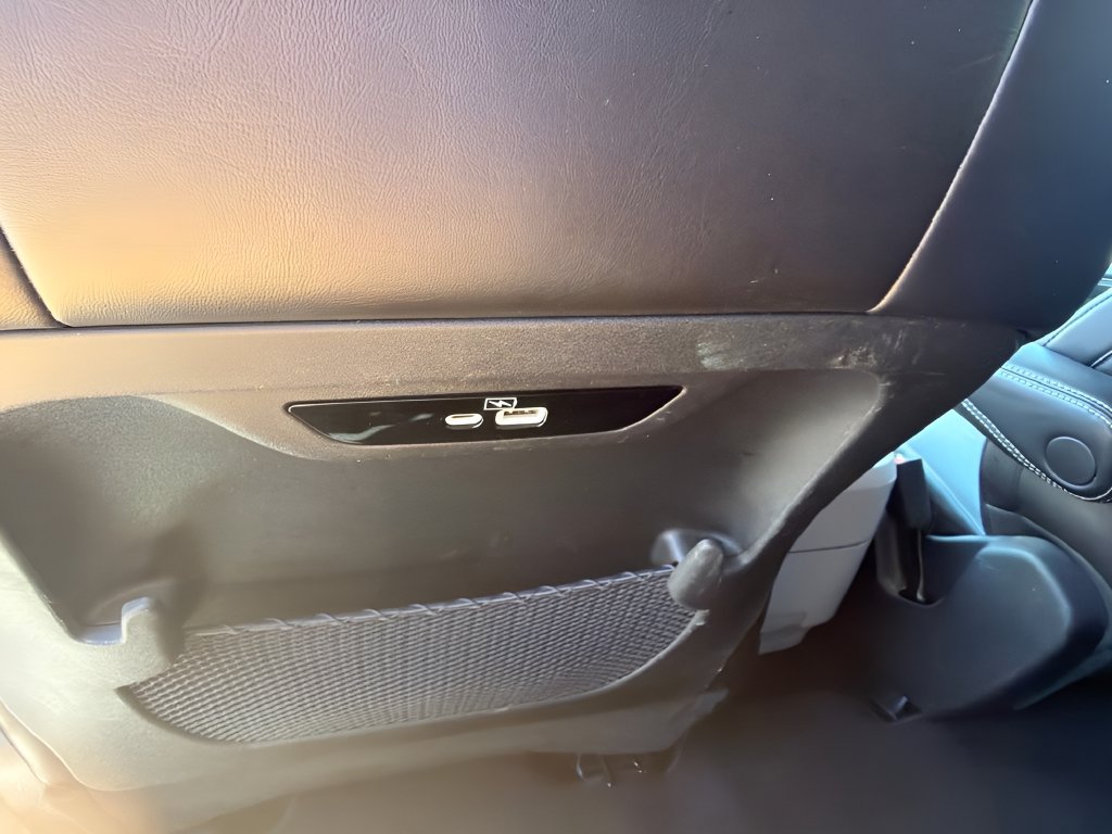 Used 2023 Chrysler Pacifica Touring-L FWD image 14