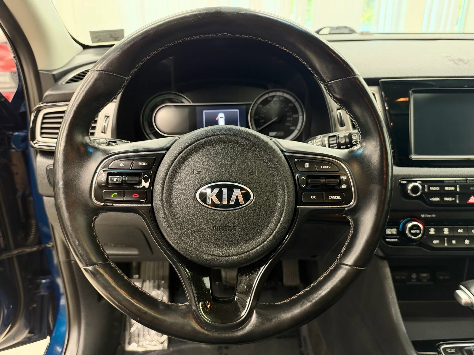 Used 2017 Kia Niro Touring FWD image 25
