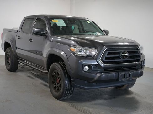 Used 2022 Toyota Tacoma SR5 AWD/4WD image 3