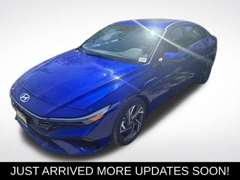Used 2025 Hyundai Elantra Limited FWD image 1