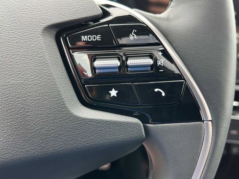 New 2025 Kia Niro SX Touring image 29