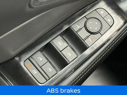 Certified 2025 Nissan Rogue SV image 30