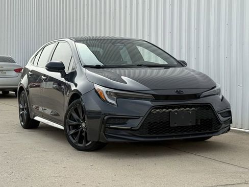 Used 2024 Toyota Corolla SE FWD image 2
