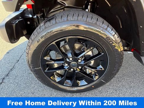 Used 2025 Jeep Wrangler Unlimited Sahara image 11