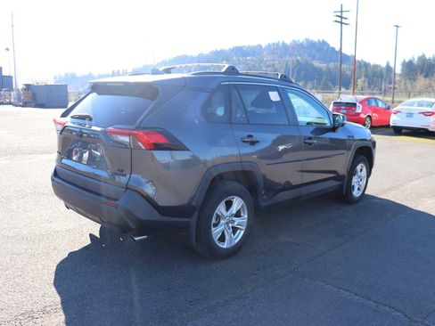 Used 2021 Toyota RAV4 LE image 5