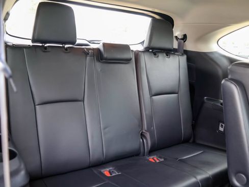 Used 2023 Toyota Highlander XLE FWD image 13