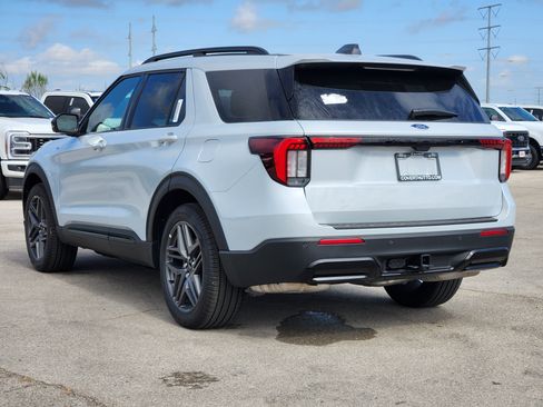 New 2026 Ford Explorer ST-Line RWD image 5