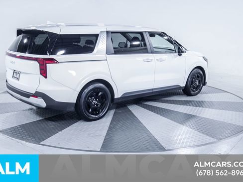 Used 2025 Kia Carnival FWD image 10