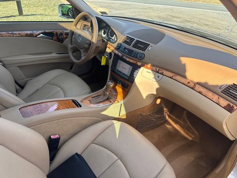 Used 2008 Mercedes-Benz E 350 Sedan image 23