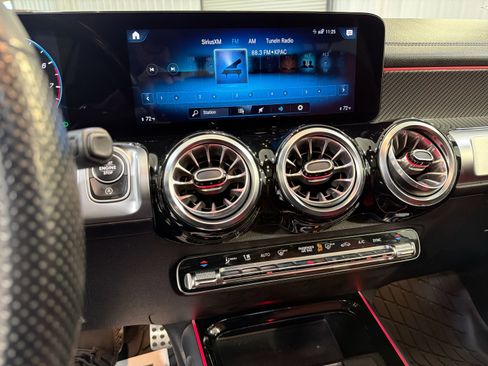 Used 2022 Mercedes-Benz GLB 250 image 17