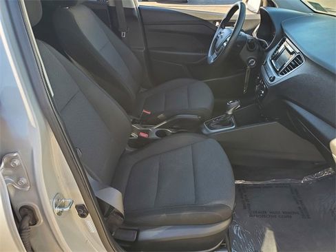 Used 2020 Hyundai Accent SE image 15