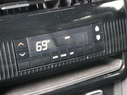 Used 2023 Jeep Wagoneer Series II w/ Premium Group I AWD/4WD image 34