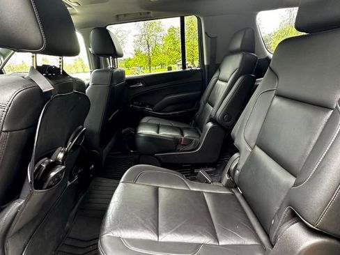 Used 2019 Chevrolet Suburban LT image 9