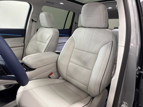 Used 2026 Buick Enclave Avenir AWD/4WD image 12