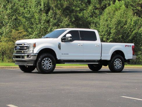 Used 2022 Ford F250 Lariat w/ Lariat Value Package AWD/4WD image 3