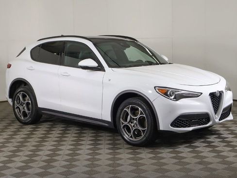 Used 2022 Alfa Romeo Stelvio Ti AWD/4WD image 2