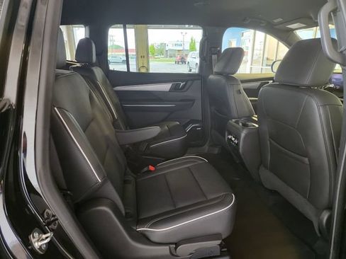 Certified 2025 Buick Enclave Preferred AWD/4WD image 19