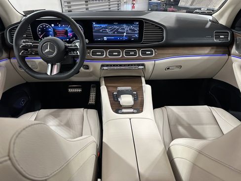 New 2026 Mercedes-Benz GLS 450 4MATIC image 4