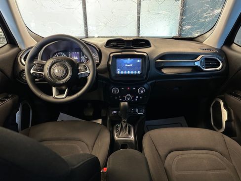 Used 2018 Jeep Renegade Latitude AWD/4WD image 9