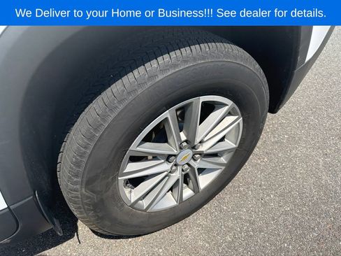 Used 2023 Chevrolet Traverse LT w/ Rear Camera Mirror Package AWD/4WD image 9