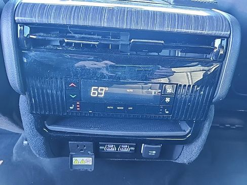 Used 2022 Jeep Wagoneer Series III image 24