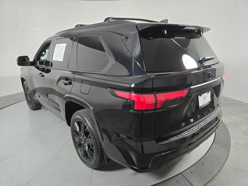 Used 2025 Toyota Sequoia Capstone AWD/4WD image 18