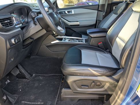 Used 2022 Ford Explorer XLT w/ Equipment Group 202A image 9