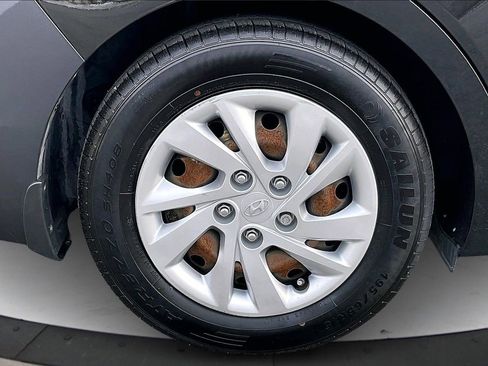 Used 2019 Hyundai Elantra SE image 33