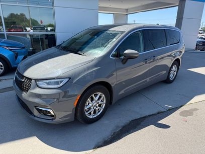 Used 2023 Chrysler Pacifica Touring-L