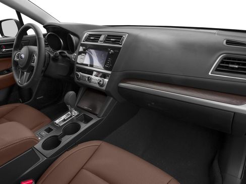 Used 2017 Subaru Outback 3.6R Touring w/ Popular Package #5A AWD/4WD image 10