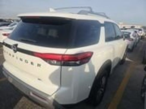 Used 2024 Nissan Pathfinder SL image 6