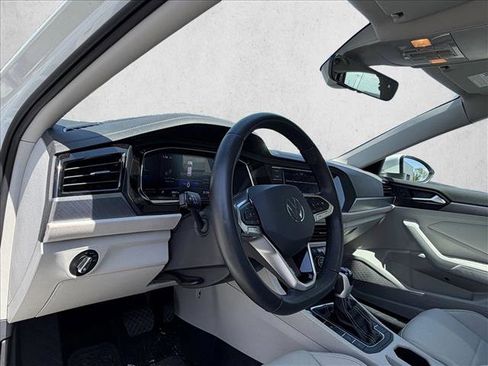 Used 2023 Volkswagen Jetta SE FWD image 10