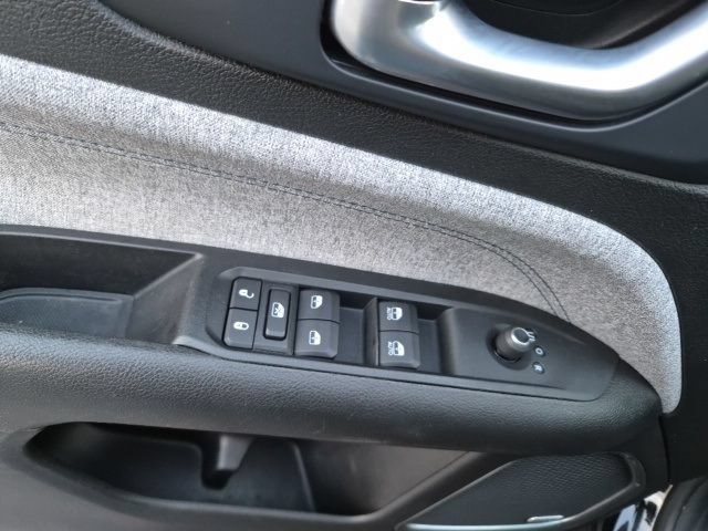 Used 2022 Jeep Compass Latitude w/ Sun and Sound Group AWD/4WD image 18