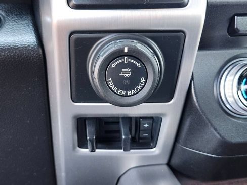 Used 2017 Ford F150 Platinum w/ Equipment Group 701A Luxury AWD/4WD image 25