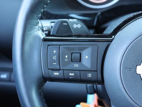 Used 2022 Nissan Pathfinder Platinum image 18