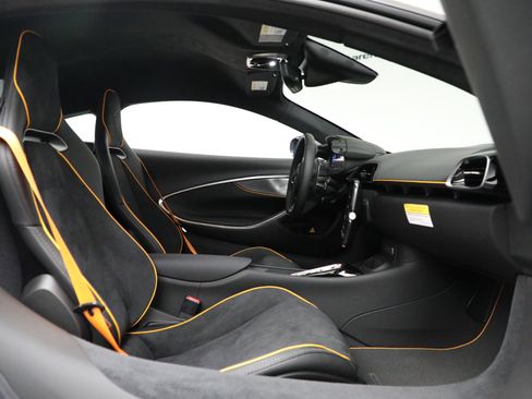 New 2025 McLaren Artura image 24