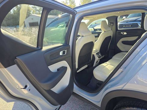 Used 2026 Volvo XC40 B5 Plus AWD/4WD image 17