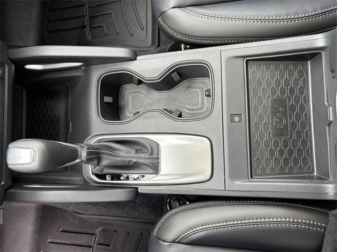 Used 2025 Nissan Frontier SL image 19