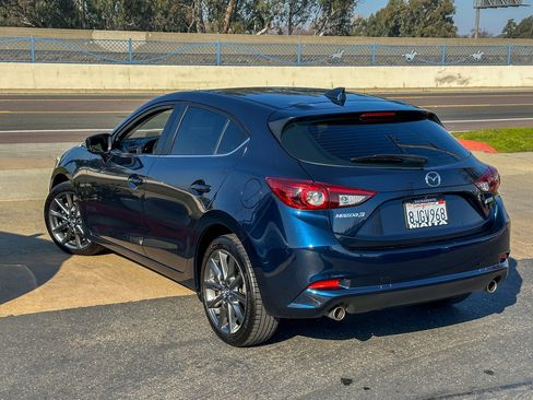 Used 2018 MAZDA MAZDA3 Grand Touring w/ Premium Equipment Package image 7