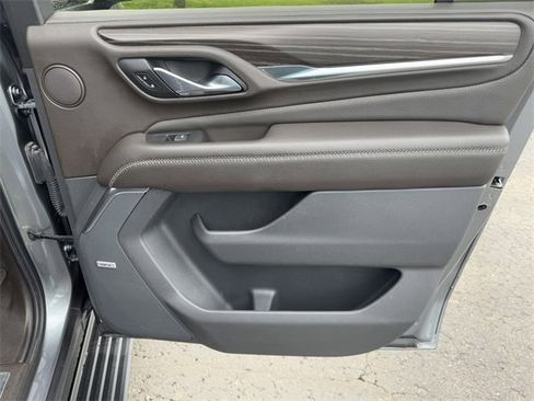 Used 2021 GMC Yukon XL Denali w/ Denali Premium Package image 16