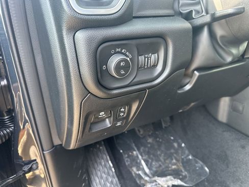New 2026 RAM 1500 4x4 Crew Cab image 16